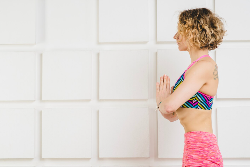 Zakaj je peta tibetanska vaja ključna za krepitev celotnega hrbta