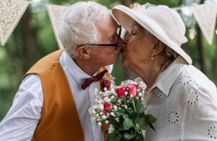 Kaj vključuje praznovanje 50 let poroke na Trnulji (prostor, ambient, kulinarika, wellness)