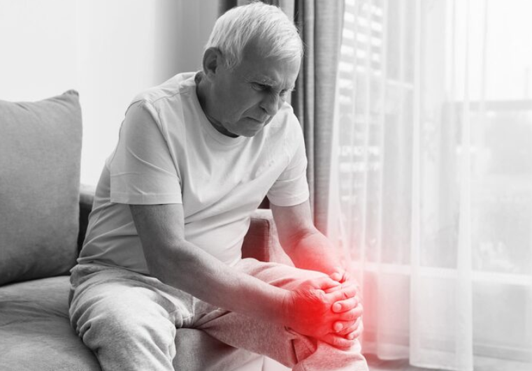 Kako fizioterapija pomaga pri ohranjanju gibljivosti in zmanjševanju bolečin