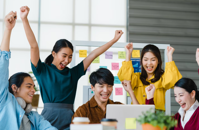 Kako s team buildingom ponovno spodbuditi energijo, motivacijo in zavzetost zaposlenih