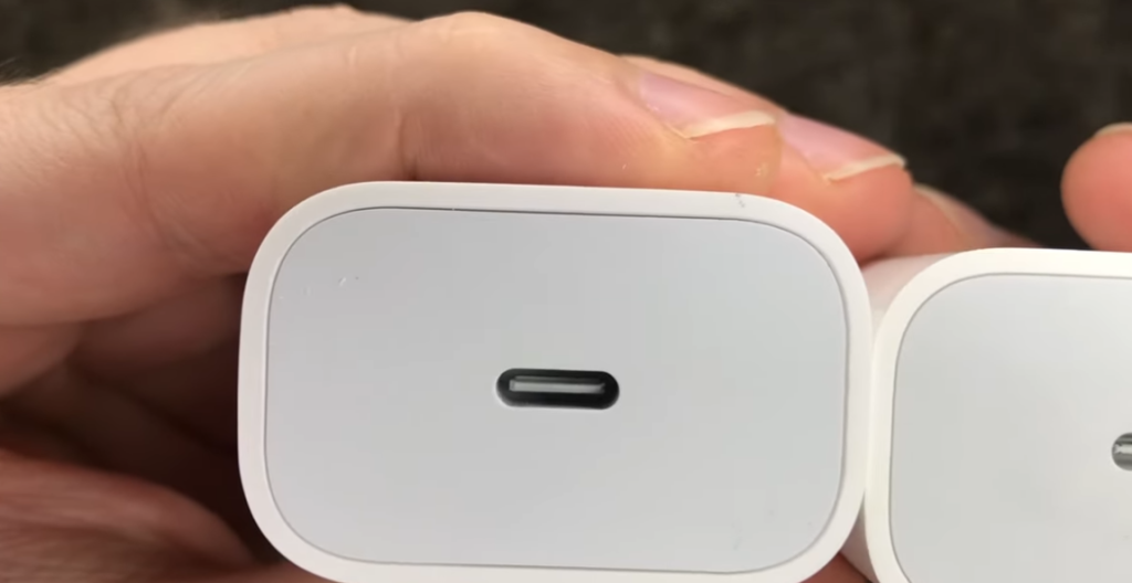 Kakšna so tveganja uporabe neoriginalnih polnilcev za iPhone